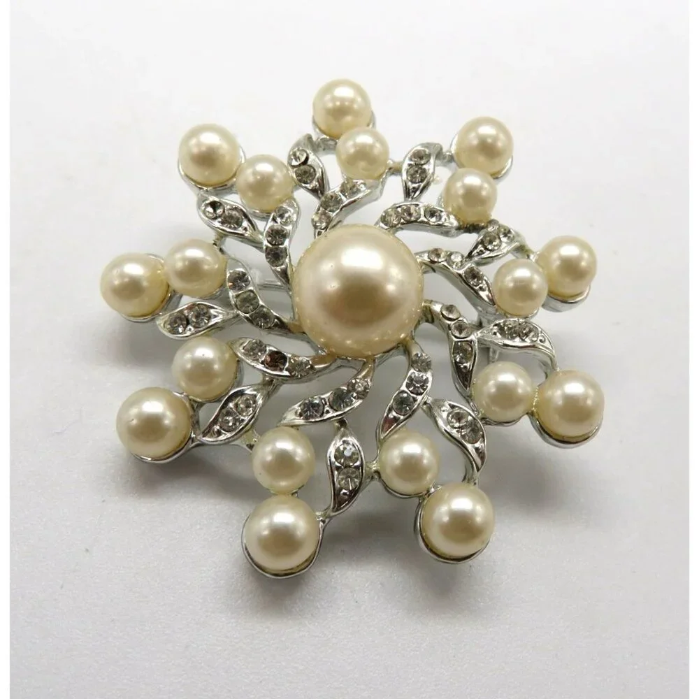 Vintage Imitation Pearl Brooch Silver Tone Clear Rhinestone Floral Design‎